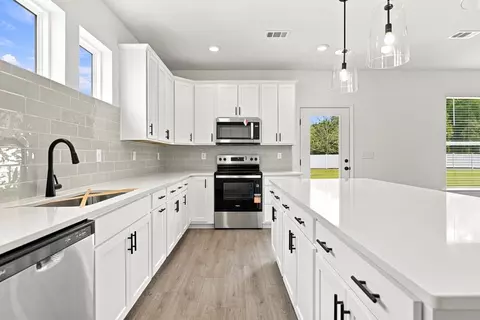 Kitchen - 159 Buckingham Dr, Conway, SC 29526 photo 3 of 5