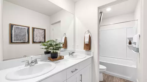Bath - 886 Pico Pl, Chico, CA 95973 photo 2 of 6