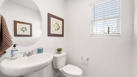 Bath - 886 Pico Pl, Chico, CA 95973 photo 1 of 6