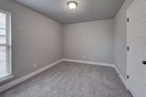 Bedroom - 101 W Seminole St, Strafford, MO 65757 photo 6 of 8