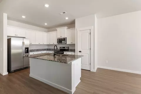 Kitchen - 1012 Mossy Oak Dr, Moore, SC 29369 photo 2 of 4