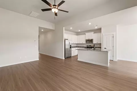 Living - 1012 Mossy Oak Dr, Moore, SC 29369 photo 1 of 7