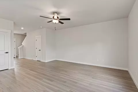 Living - 1012 Mossy Oak Dr, Moore, SC 29369 photo 6 of 7