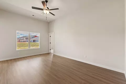 Living - 1012 Mossy Oak Dr, Moore, SC 29369 photo 2 of 7