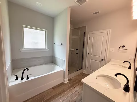 Bath - 234 E Tweet St, Freeport, FL 32439 photo 3 of 3