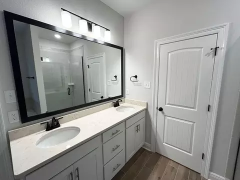 Bath - 234 E Tweet St, Freeport, FL 32439 photo 1 of 2