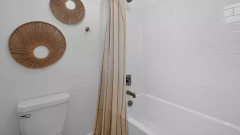 Bath - 324 Bracken, Irvine, CA 92618 photo 6 of 7