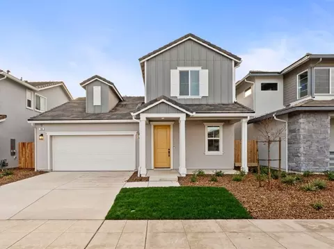 380 Huckleberry Rd S, Madera, CA 93636