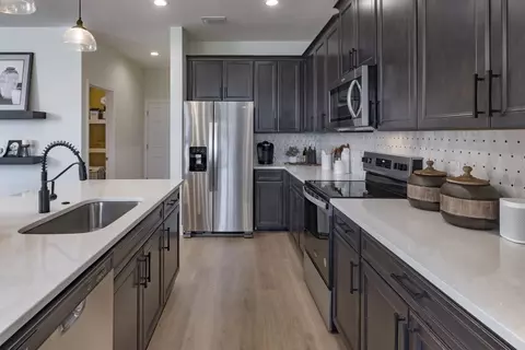 Kitchen - 2011 Town Pasture Dr, Eustis, FL 32726 photo 2 of 2