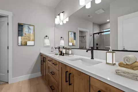 Bath - 1318 E Luna St, Newberg, OR 97132 photo 1 of 1