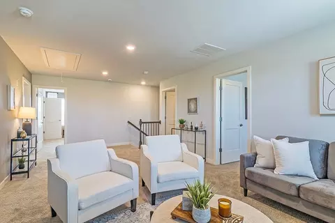 Entry Way - 121 Shenandoah Ln, Lagrange, GA 30241 photo 9 of 9