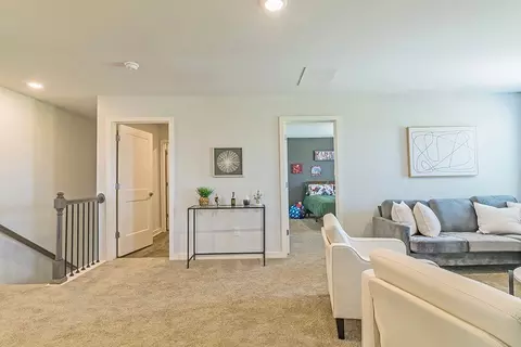 Entry Way - 121 Shenandoah Ln, Lagrange, GA 30241 photo 6 of 9