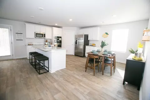 Kitchen - 121 Shenandoah Ln, Lagrange, GA 30241 photo 7 of 9