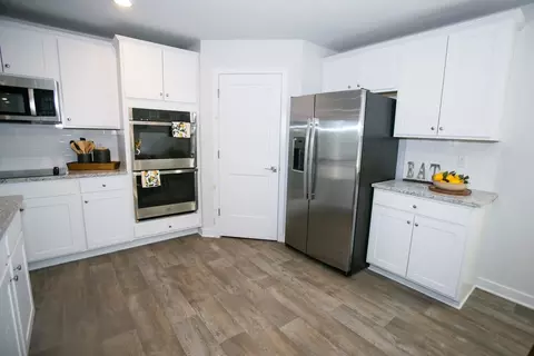 Kitchen - 121 Shenandoah Ln, Lagrange, GA 30241 photo 3 of 9