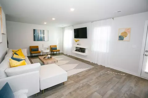 Living - 121 Shenandoah Ln, Lagrange, GA 30241 photo 1 of 7
