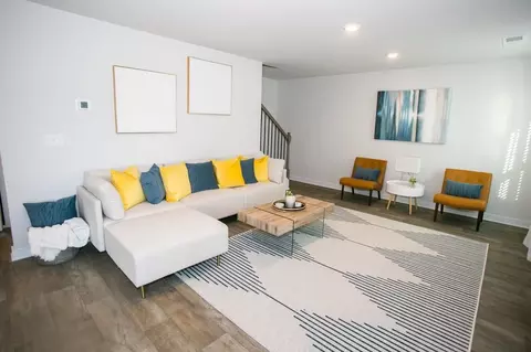 Living - 121 Shenandoah Ln, Lagrange, GA 30241 photo 5 of 7