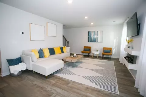 Living - 121 Shenandoah Ln, Lagrange, GA 30241 photo 2 of 7