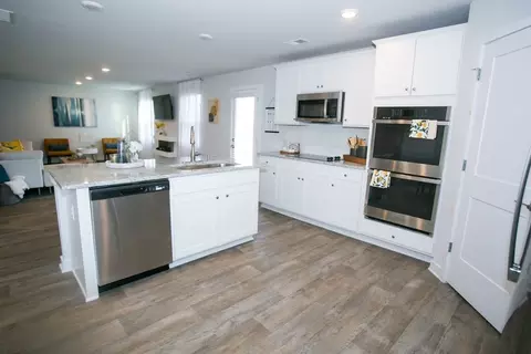 Kitchen - 121 Shenandoah Ln, Lagrange, GA 30241 photo 4 of 9