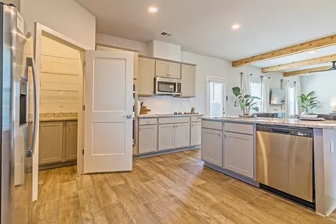 Kitchen - 121 Shenandoah Ln, Lagrange, GA 30241 photo 5 of 9