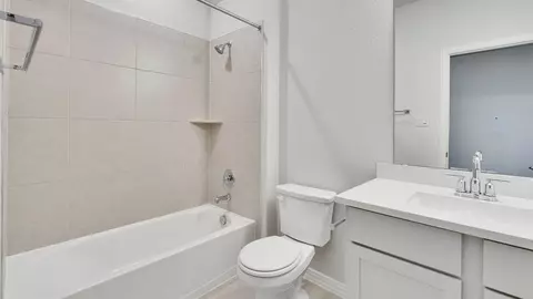 Bath - 13708 Tucker Hedge Pass, Elgin, TX 78621 photo 3 of 9