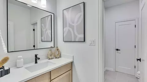 Bath - 13708 Tucker Hedge Pass, Elgin, TX 78621 photo 6 of 9