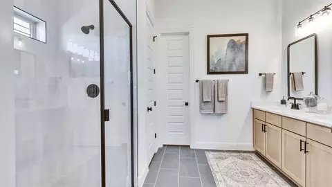 Bath - 13708 Tucker Hedge Pass, Elgin, TX 78621 photo 8 of 9