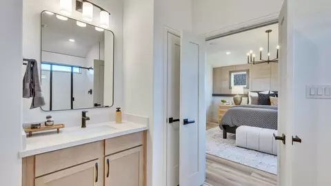 Bath - 13708 Tucker Hedge Pass, Elgin, TX 78621 photo 5 of 9