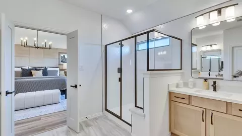 Bath - 13708 Tucker Hedge Pass, Elgin, TX 78621 photo 4 of 9