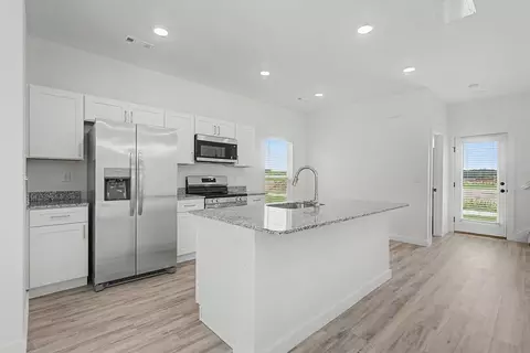 Kitchen - 530 Solar St, Centerton, AR 72713 photo 3 of 5