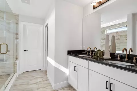 Bath - 173 Mora Blvd, O'fallon, MO 63368 photo 2 of 4