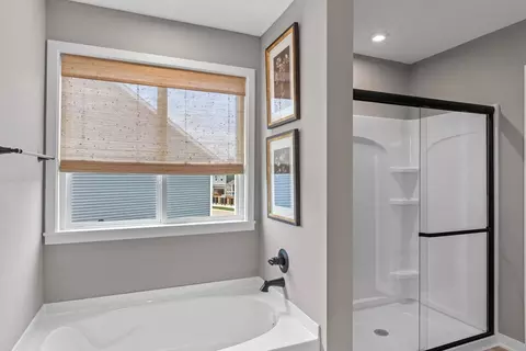 Bath - 5817 Montrose Ct, Morrow, OH 45152 photo 1 of 5