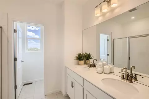 Bath - 154 Buckwheat Ln, Berthoud, CO 80513 photo 4 of 9