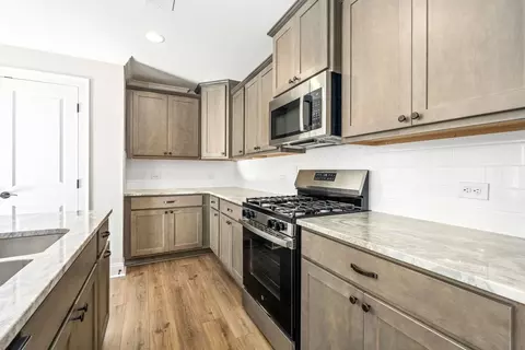 Kitchen - 232 Zinnia Ln, Dothan, AL 36305 photo 2 of 4