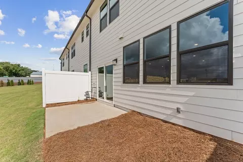 Exterior - 1323 Farmers Loop, Austell, GA 30106 photo 2 of 3