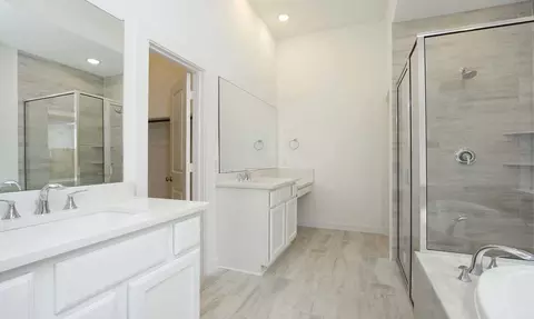 Bath - 11713 Canopy Trl, Justin, TX 76247 photo 2 of 4