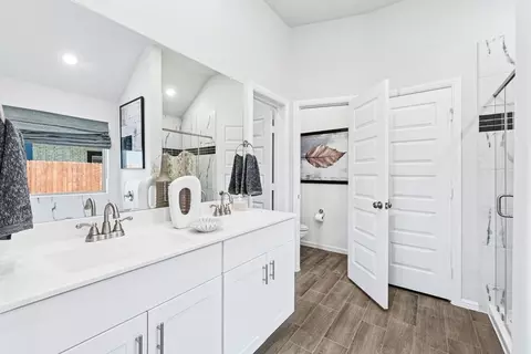 Bath - 2101 Paradise Valley Dr, Mesquite, TX 75149 photo 2 of 2