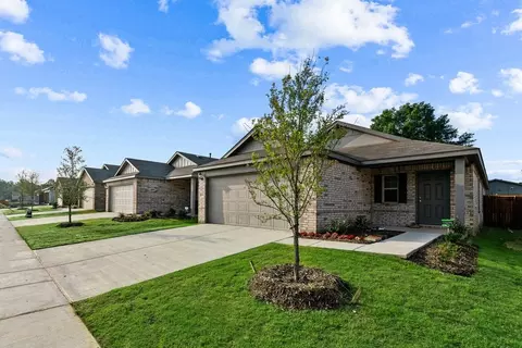 Exterior - 2101 Paradise Valley Dr, Mesquite, TX 75149 photo 7 of 10