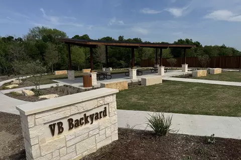Exterior - 2101 Paradise Valley Dr, Mesquite, TX 75149 photo 3 of 10