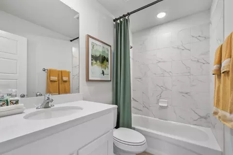 Bath - 2101 Paradise Valley Dr, Mesquite, TX 75149 photo 1 of 2