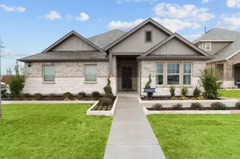 Exterior - 2101 Paradise Valley Dr, Mesquite, TX 75149 photo 9 of 10