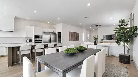 Dining - 879 Peters Rd S, Madera, CA 93636 photo 1 of 2