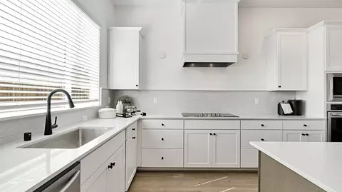 Kitchen - 879 Peters Rd S, Madera, CA 93636 photo 4 of 8
