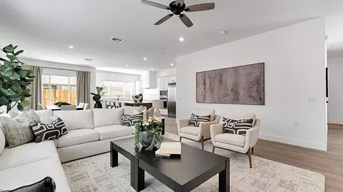 Living - 879 Peters Rd S, Madera, CA 93636 photo 2 of 3