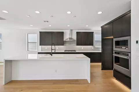 Kitchen - 10517 E Ulysses Ave, Mesa, AZ 85212 photo 2 of 4