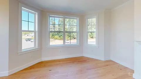 Living - 4 Longview Dr, Atkinson, NH 03811 photo 2 of 3