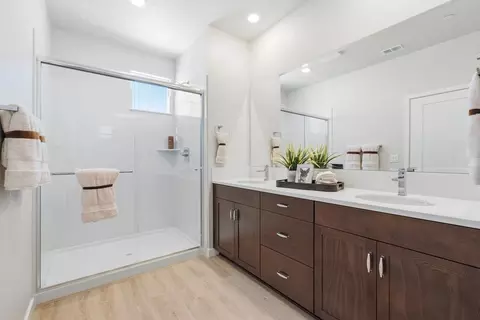 Bath - 1107 Goffey Cir, Galt, CA 95632 photo 3 of 3