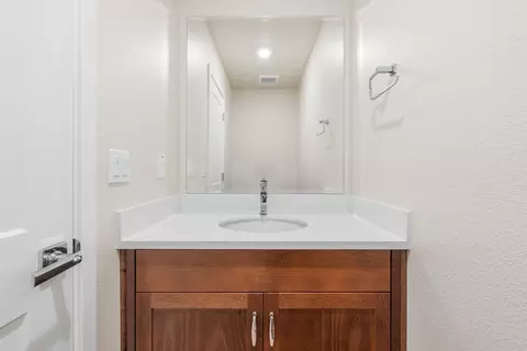 Bath - 1107 Goffey Cir, Galt, CA 95632 photo 1 of 3