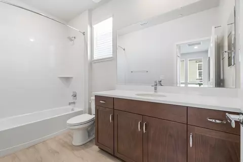 Bath - 1107 Goffey Cir, Galt, CA 95632 photo 2 of 3