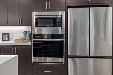 Kitchen - 2113 Cork Oak St, Palmdale, CA 93551 photo 5 of 7
