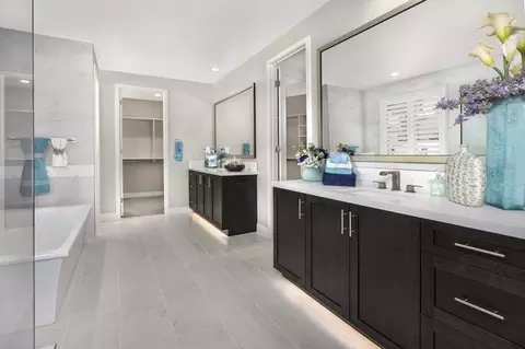 Bath - 2113 Cork Oak St, Palmdale, CA 93551 photo 3 of 4